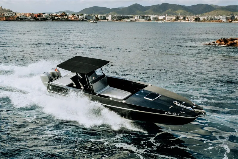 F11 Yacht Photos Pics 
