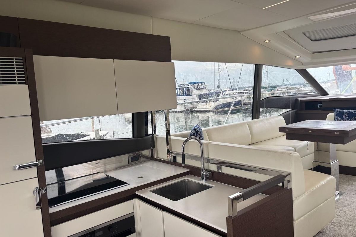 2019 Prestige 52 