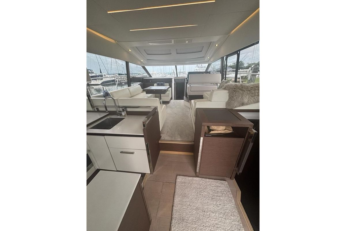 2019 Prestige 52 