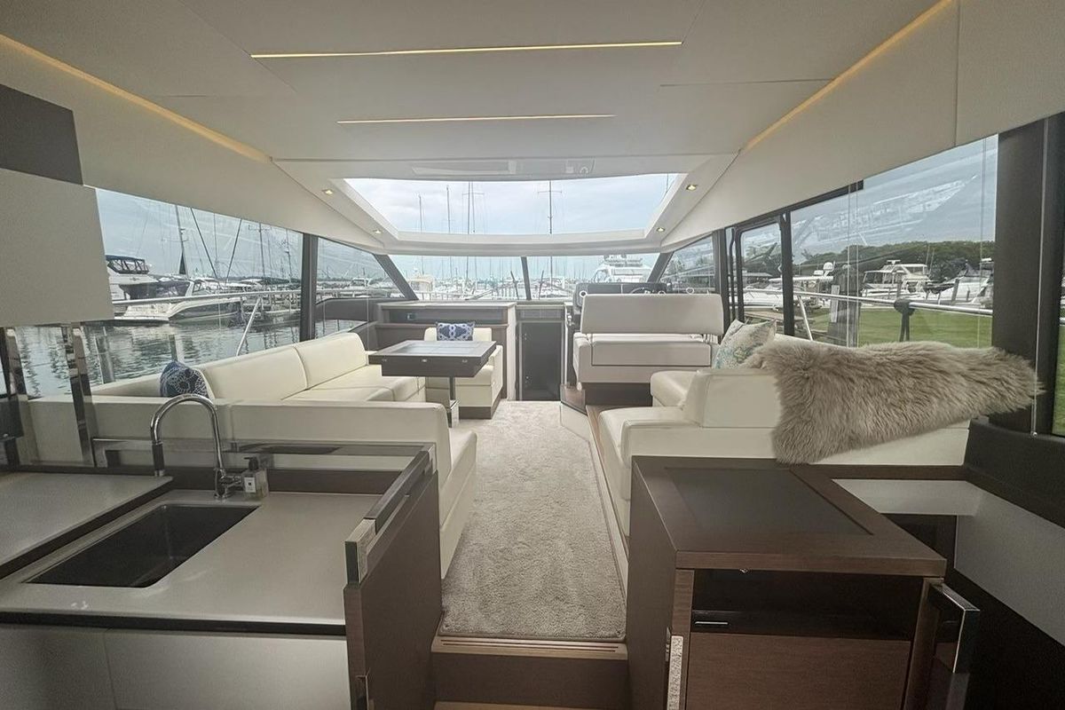 2019 Prestige 52 