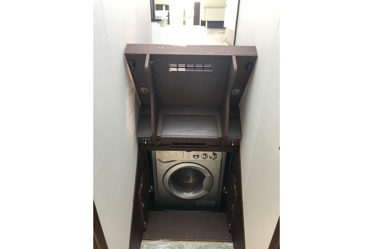 2019 Prestige 52 