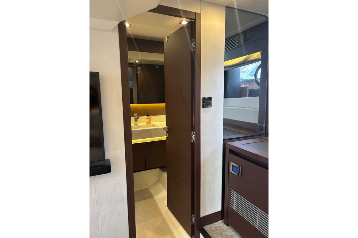 2019 Prestige 52 