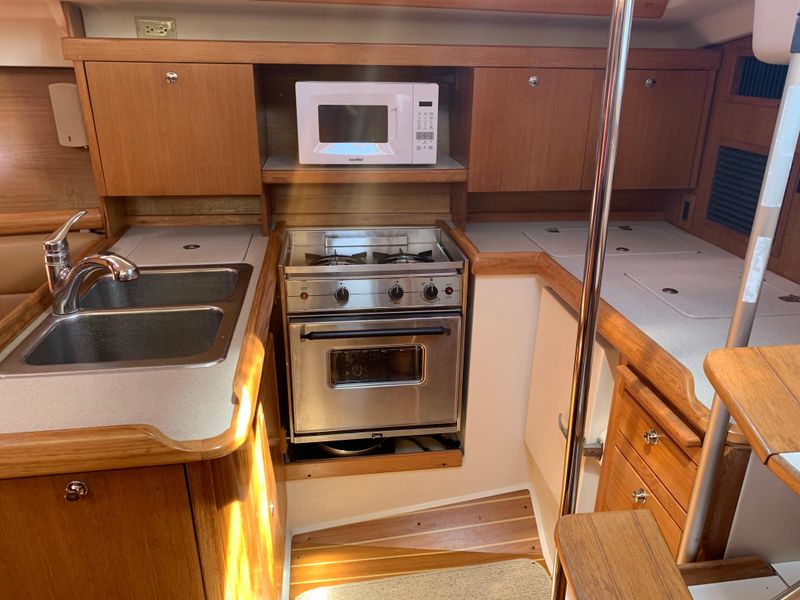 2004 Catalina 350