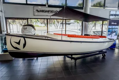 Vision Marine Technologies Fantail 217