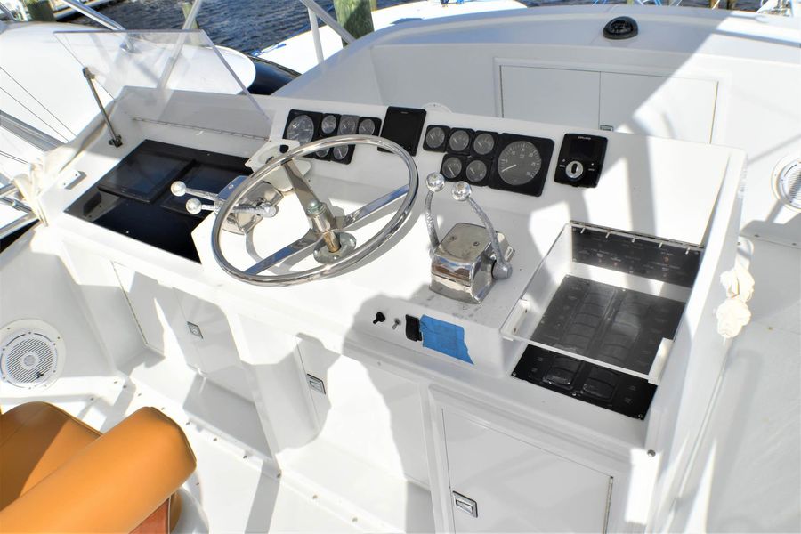 1976 Hatteras 53 Convertible