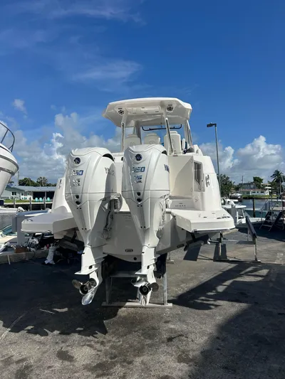  Yacht Photos Pics 2026 REGAL 33 SAV - Image 17