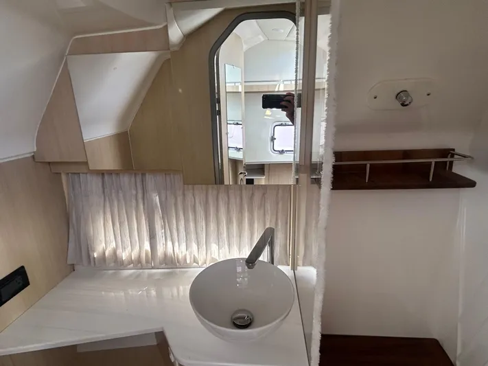  Yacht Photos Pics 2026 REGAL 33 SAV - Image 11