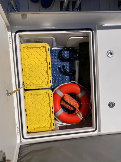 Axopar 37 Yacht Photos Pics 