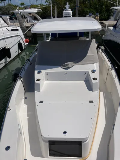 Axopar 37 Yacht Photos Pics 