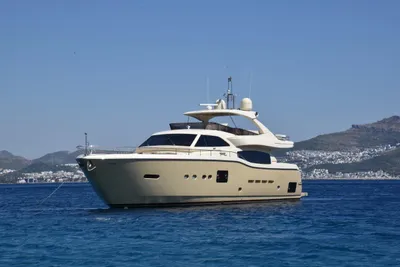 Ferretti Yachts Altura 840