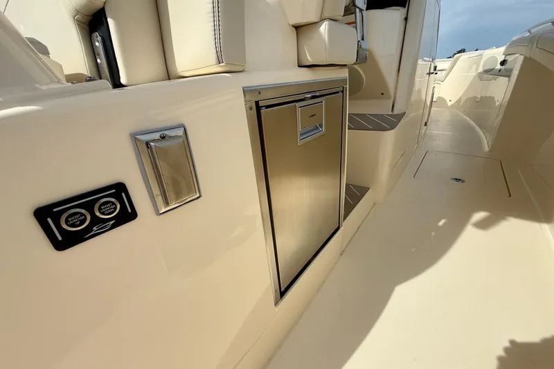  Yacht Photos Pics 2026 Scout 400 LXF Li-Ion boat interior with stainless steel fixtures and seating.