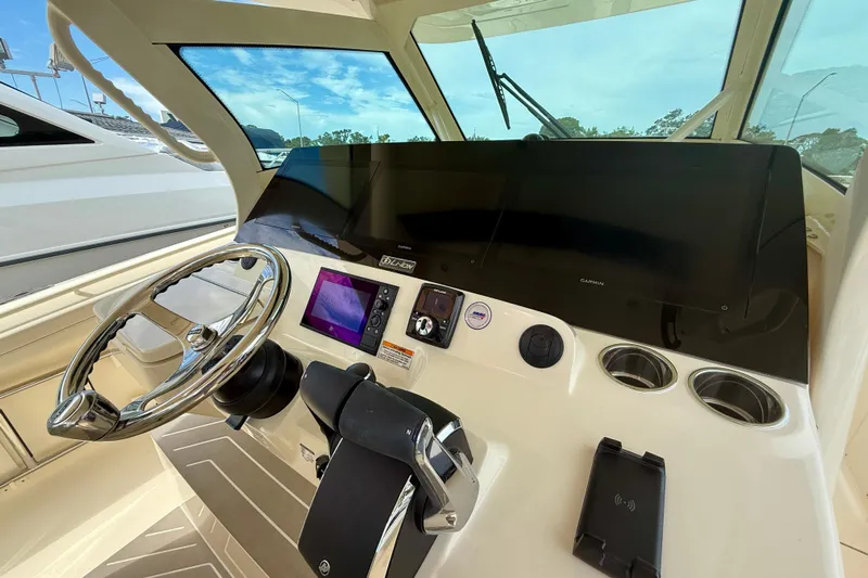  Yacht Photos Pics Helm of 2026 Scout 400 LXF Li-Ion boat with modern navigation controls and steering wheel.