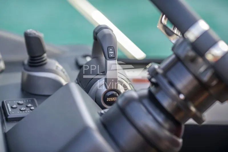  Yacht Photos Pics Cranchi M44 HT (2022) - PPL Yachting