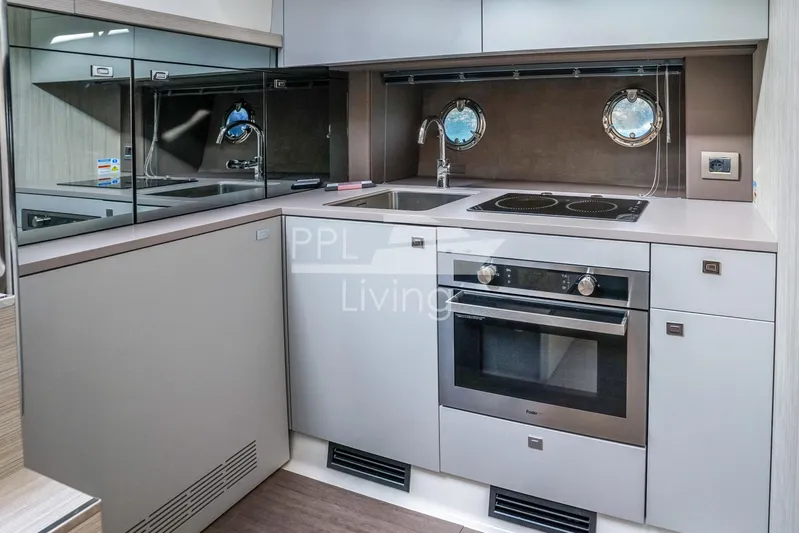  Yacht Photos Pics Cranchi M44 HT (2022) - PPL Yachting