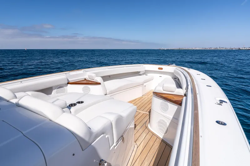  Yacht Photos Pics 2020 HCB 53 Sueños luxury boat on open sea, featuring spacious deck seating.