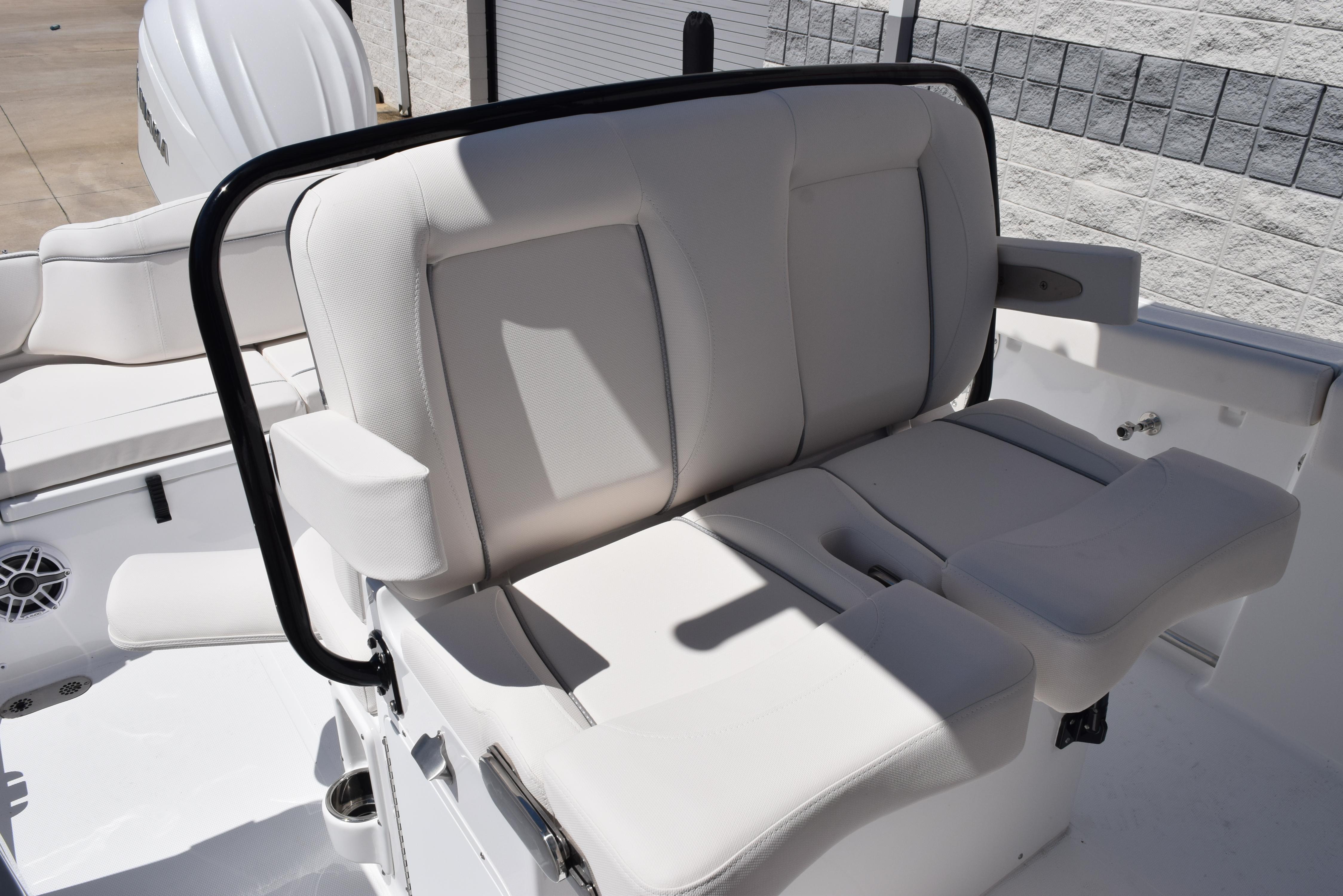 2025 Sea Hunt Ultra 255 SE Centre Console for sale YachtWorld