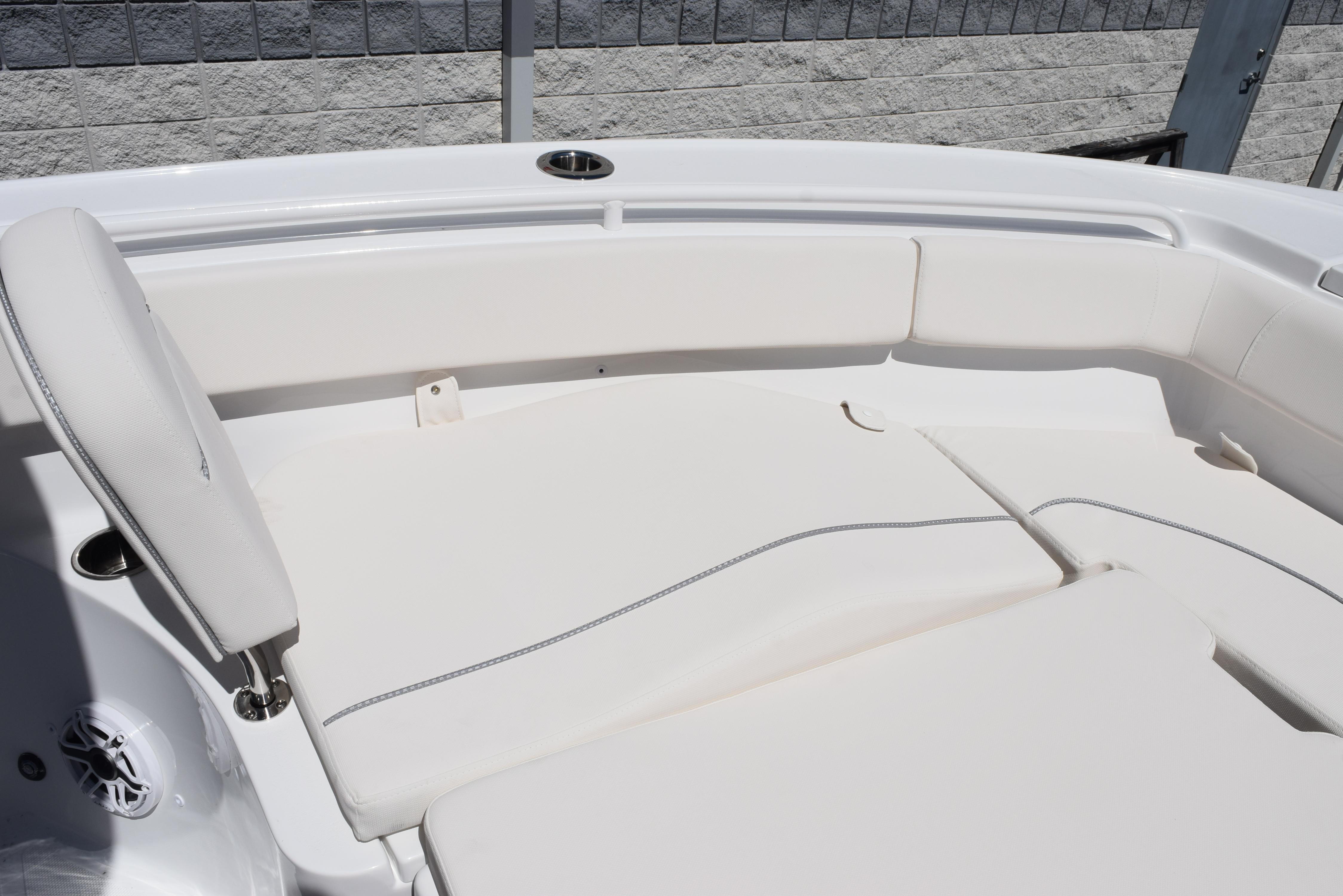 2025 Sea Hunt Ultra 255 SE Centre Console for sale YachtWorld