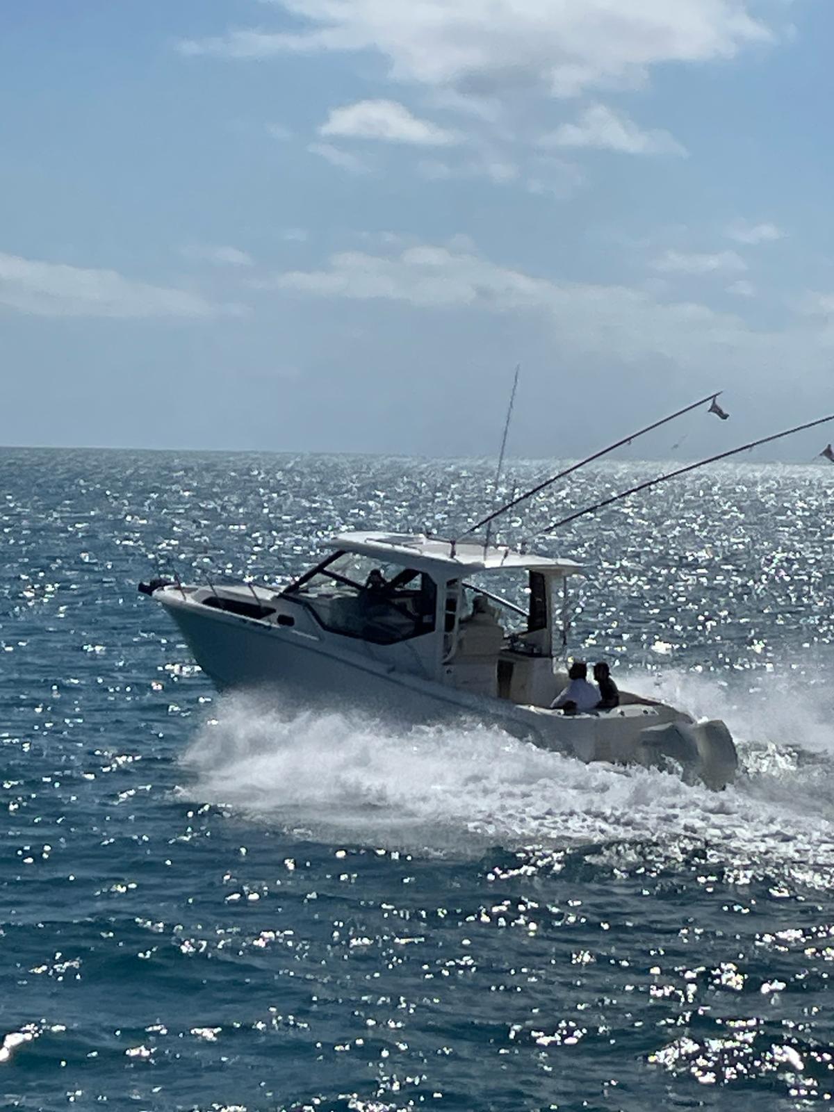 2021 Boston Whaler 325 Conquest Walkaround for sale - YachtWorld