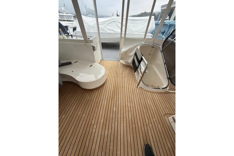 Wishlist Yacht Photos Pics Teak deck of 2009 Horizon 73 yacht, featuring sleek design and modern amenities.