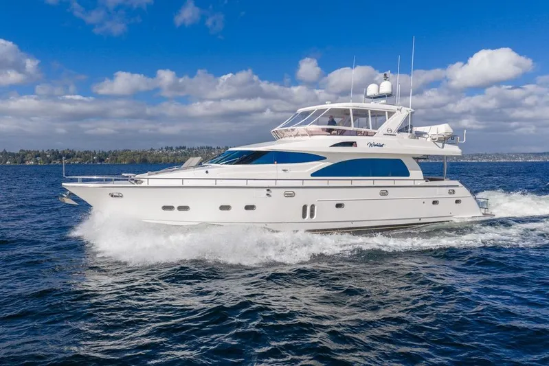 Wishlist Yacht Photos Pics Luxury Horizon 73 yacht cruising on open water under a clear blue sky.