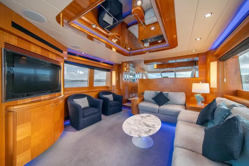 Wishlist Yacht Photos Pics Luxurious 2009 Horizon 73 yacht interior with modern seating, TV, and elegant decor.