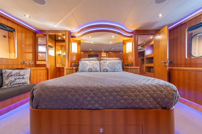 Wishlist Yacht Photos Pics Luxurious cabin interior of 2009 Horizon 73 yacht with elegant lighting and cozy bedding.