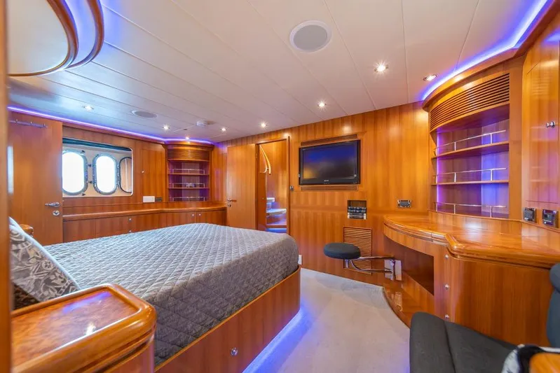 Wishlist Yacht Photos Pics Luxurious 2009 Horizon 73 yacht bedroom with elegant wood paneling and ambient lighting.
