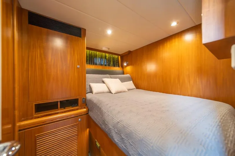 Wishlist Yacht Photos Pics Luxurious wooden cabin interior with cozy bed, Horizon 73 yacht, 2009 model.