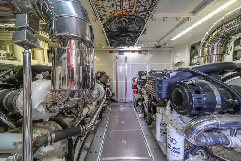 Wishlist Yacht Photos Pics Engine room of 2009 Horizon 73 yacht, featuring advanced machinery and polished metal components.