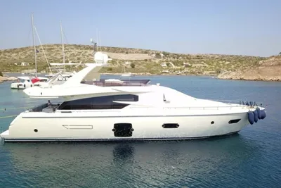 Ferretti Yachts 720