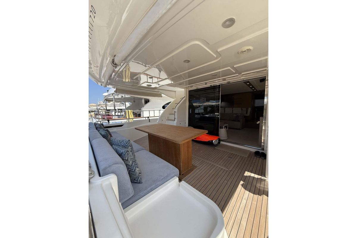 2013 Ferretti Yachts 71 