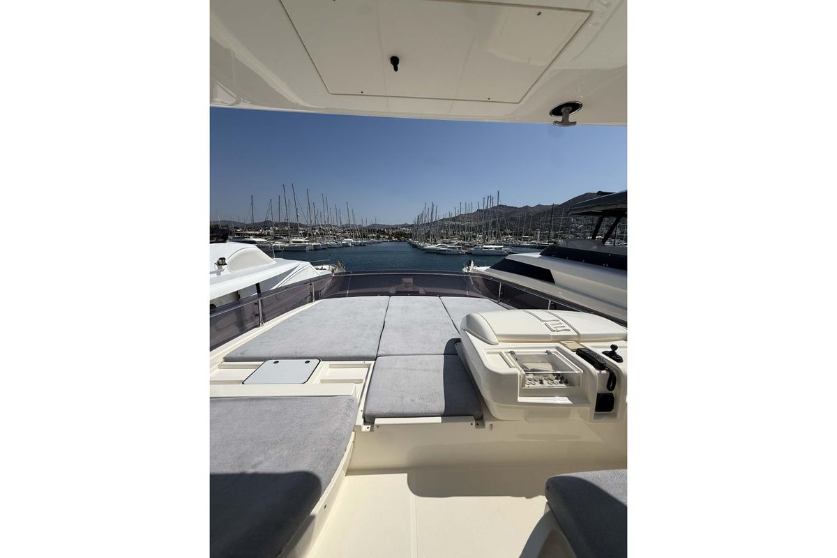 2013 Ferretti Yachts 71 