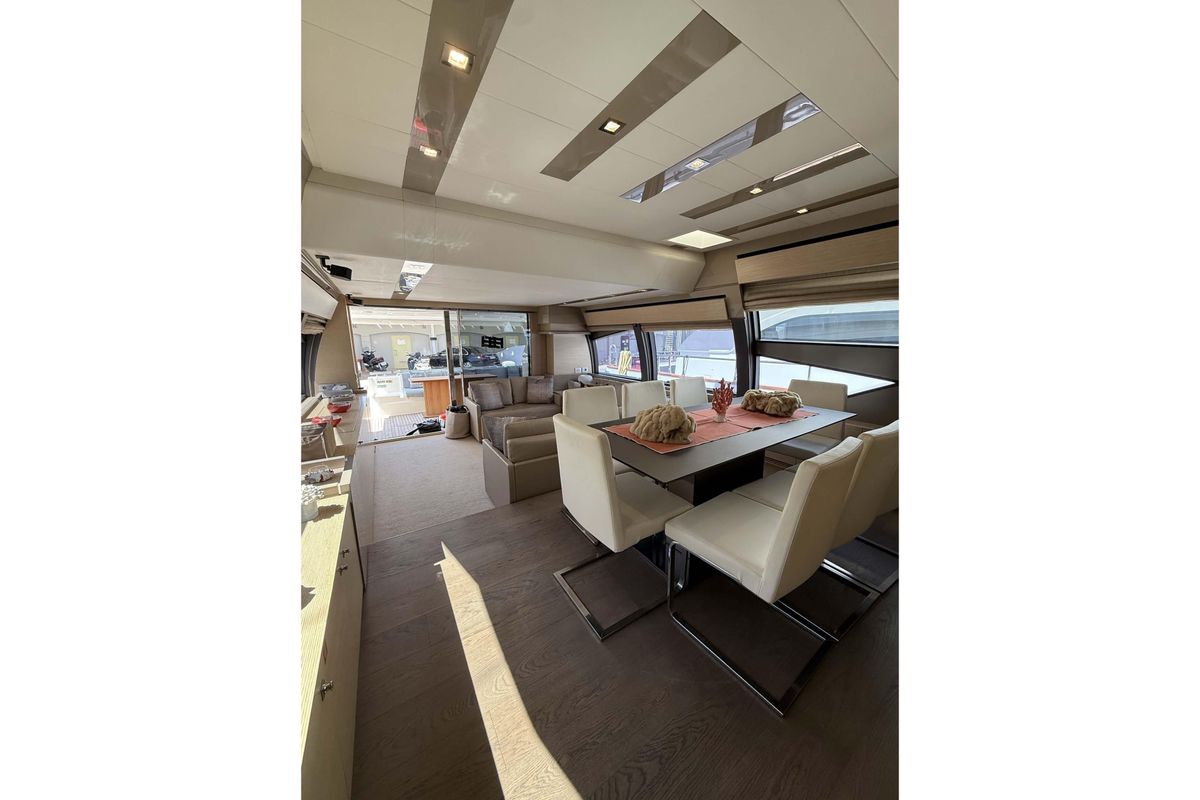 2013 Ferretti Yachts 71 
