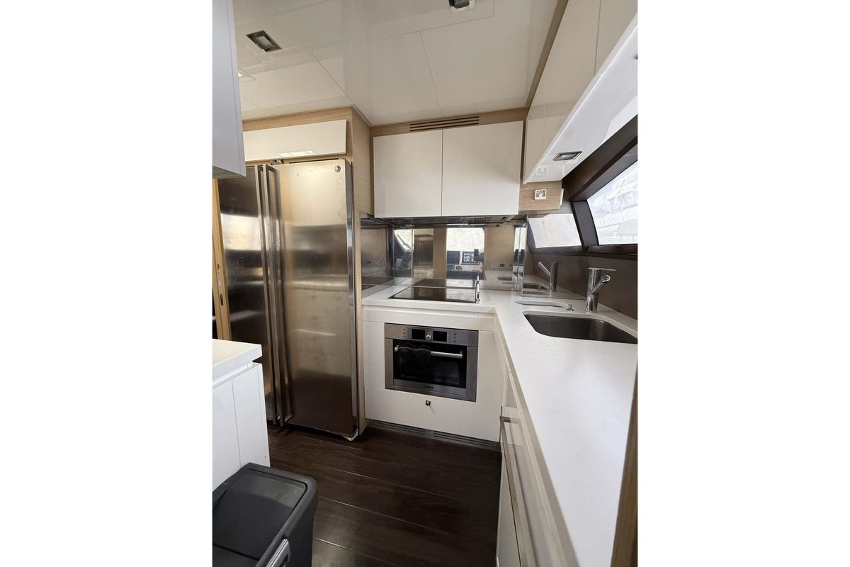 2013 Ferretti Yachts 71 
