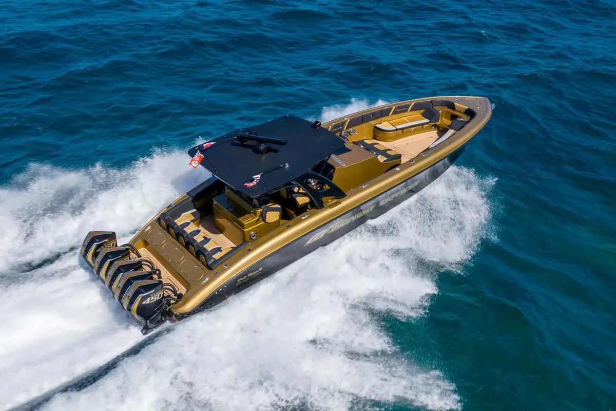 2023 Midnight Express 43 