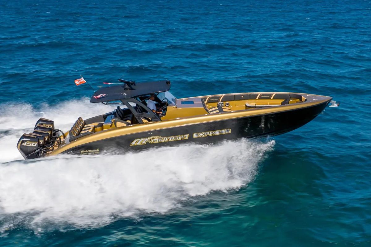 2023 Midnight Express 43 