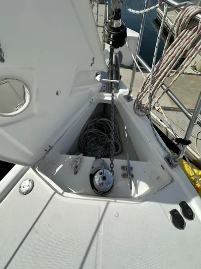  Yacht Photos Pics 2008 Hunter 38 sailboat deck with anchor chain and ropes.