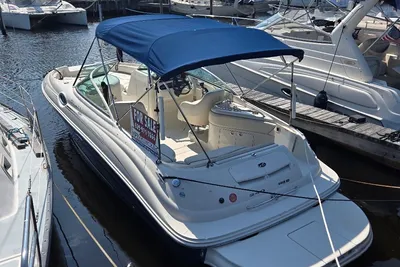 Sea Ray 240 Sundeck