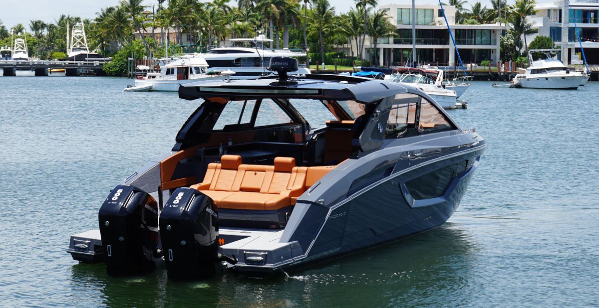2023 Cruisers Yachts 42 