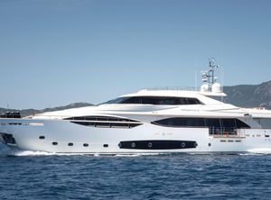 2013 Ferretti Yachts Custom Line 124