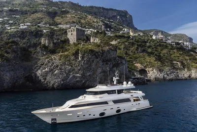 2013 Custom Line Navetta 33 Crescendo