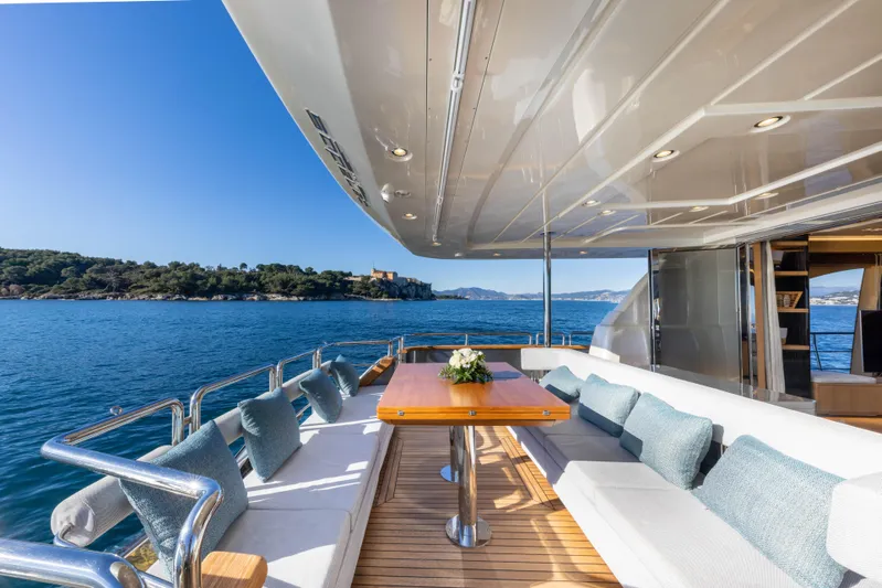 Mad Day Yacht Photos Pics MAD DAY - Main deck aft