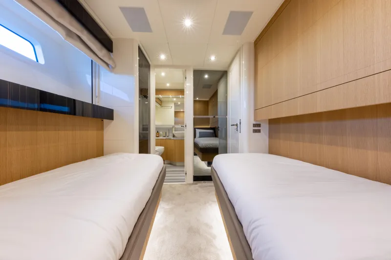 Mad Day Yacht Photos Pics MAD DAY - Twin cabin with pullman bed