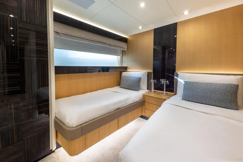 Mad Day Yacht Photos Pics MAD DAY - Twin cabin (2)