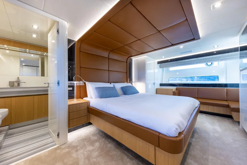 Mad Day Yacht Photos Pics MAD DAY - Master cabin