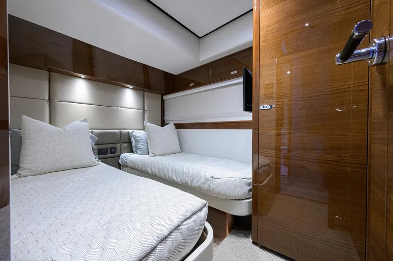 Escape Yacht Photos Pics 