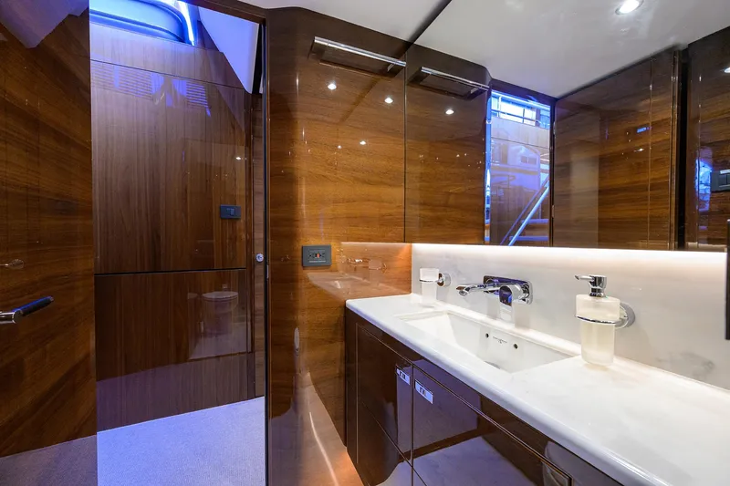 Escape Yacht Photos Pics 