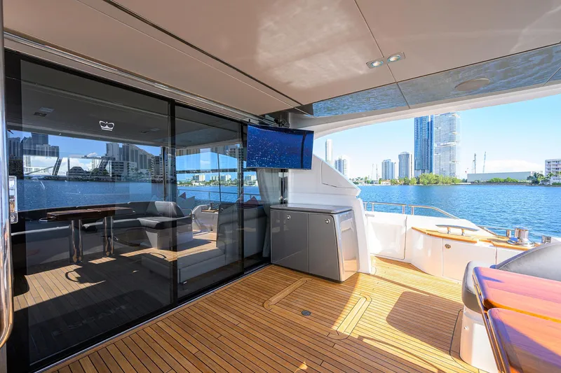 Escape Yacht Photos Pics 