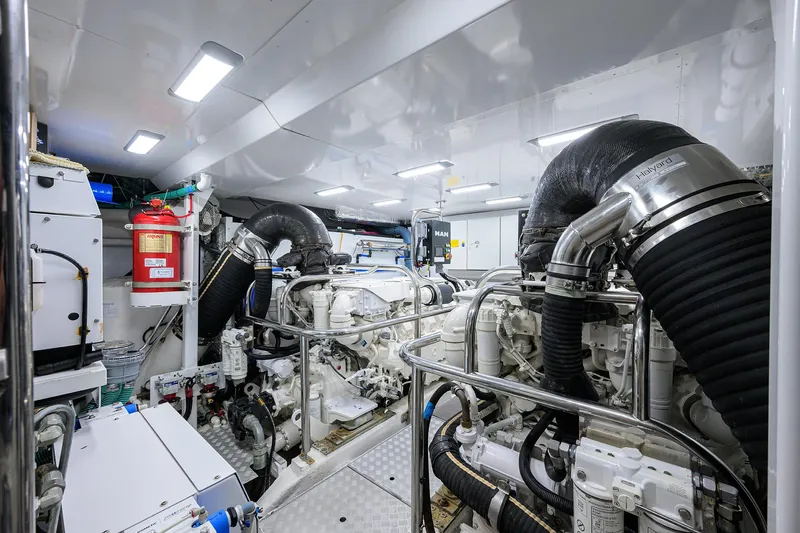 Escape Yacht Photos Pics 