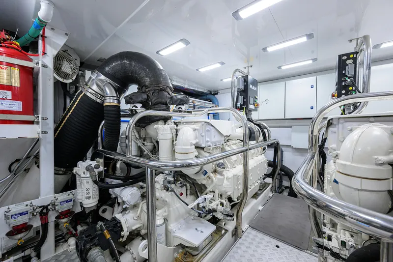 Escape Yacht Photos Pics 